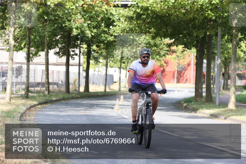 11.08.2024 - GEWOBA Citytriathlon Bremen H.Heesch http://msf.ph/oto/6769664 11.08.2024 10:30:28 Radfahren 19 meine-sportfotos.de