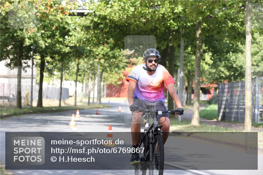 11.08.2024 - GEWOBA Citytriathlon Bremen H.Heesch http://msf.ph/oto/6769667 11.08.2024 10:30:29 Radfahren 19 meine-sportfotos.de