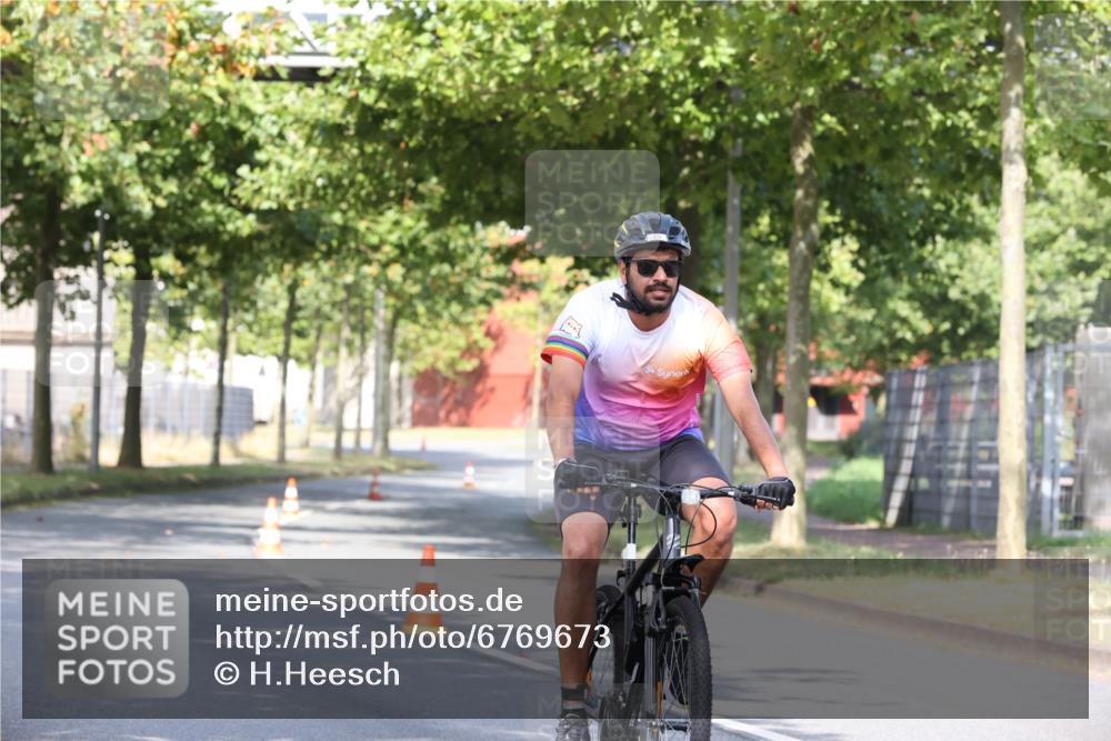 11.08.2024 - GEWOBA Citytriathlon Bremen H.Heesch http://msf.ph/oto/6769673 11.08.2024 10:30:29 Radfahren 19 meine-sportfotos.de