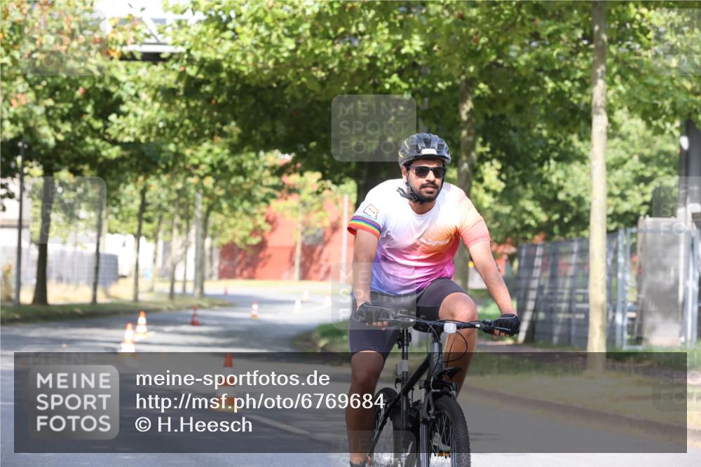 11.08.2024 - GEWOBA Citytriathlon Bremen H.Heesch http://msf.ph/oto/6769684 11.08.2024 10:30:29 Radfahren 19 meine-sportfotos.de