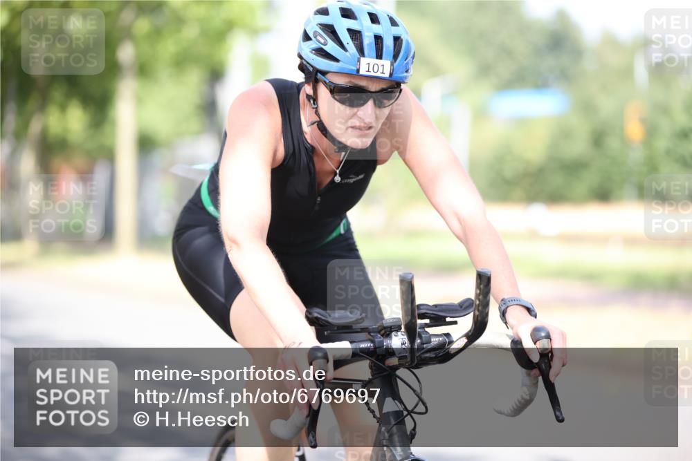 11.08.2024 - GEWOBA Citytriathlon Bremen H.Heesch http://msf.ph/oto/6769697 11.08.2024 10:43:06 Radfahren 21, 70, 101, 116 meine-sportfotos.de