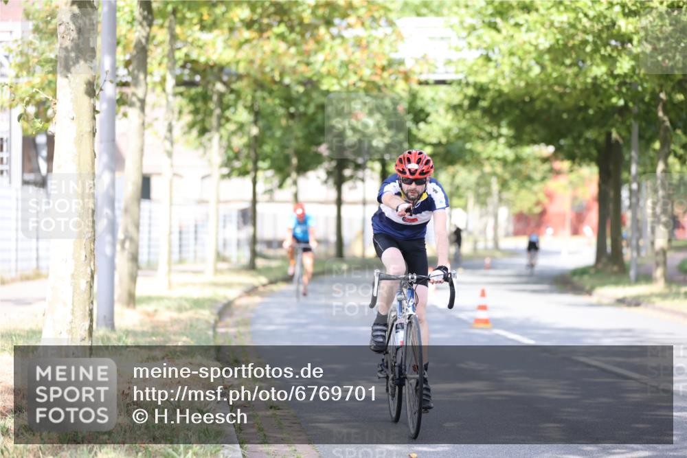11.08.2024 - GEWOBA Citytriathlon Bremen H.Heesch http://msf.ph/oto/6769701 11.08.2024 10:43:28 Radfahren 2, 6, 17, 108 meine-sportfotos.de