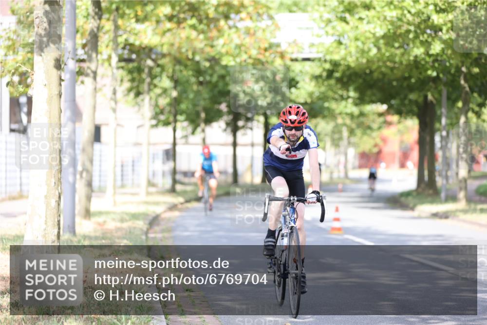 11.08.2024 - GEWOBA Citytriathlon Bremen H.Heesch http://msf.ph/oto/6769704 11.08.2024 10:43:28 Radfahren 2, 6, 17, 108 meine-sportfotos.de