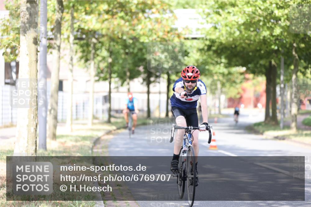 11.08.2024 - GEWOBA Citytriathlon Bremen H.Heesch http://msf.ph/oto/6769707 11.08.2024 10:43:28 Radfahren 2, 6, 17, 108 meine-sportfotos.de