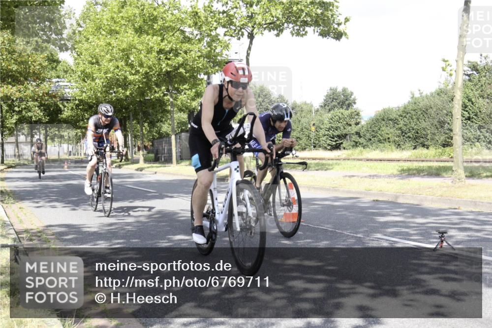 11.08.2024 - GEWOBA Citytriathlon Bremen H.Heesch http://msf.ph/oto/6769711 11.08.2024 11:50:44 Radfahren 741, 748, 783, 963, 966, 992, 1021, 1027 meine-sportfotos.de