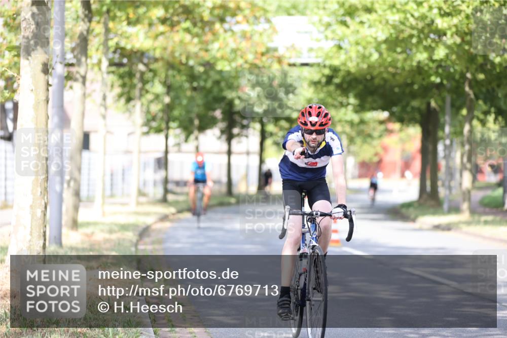 11.08.2024 - GEWOBA Citytriathlon Bremen H.Heesch http://msf.ph/oto/6769713 11.08.2024 10:43:29 Radfahren 2, 6, 17, 108 meine-sportfotos.de