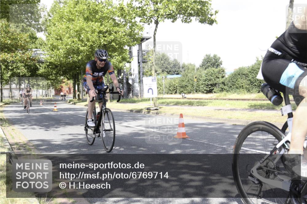 11.08.2024 - GEWOBA Citytriathlon Bremen H.Heesch http://msf.ph/oto/6769714 11.08.2024 11:50:44 Radfahren 741, 748, 783, 963, 966, 992, 1021, 1027 meine-sportfotos.de