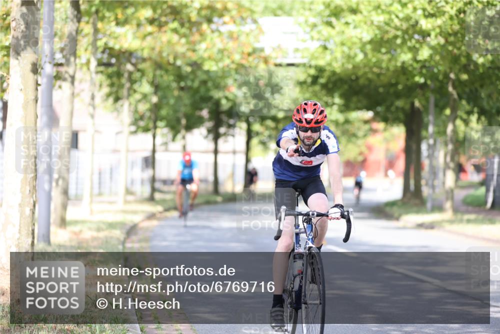 11.08.2024 - GEWOBA Citytriathlon Bremen H.Heesch http://msf.ph/oto/6769716 11.08.2024 10:43:29 Radfahren 2, 6, 17, 108 meine-sportfotos.de