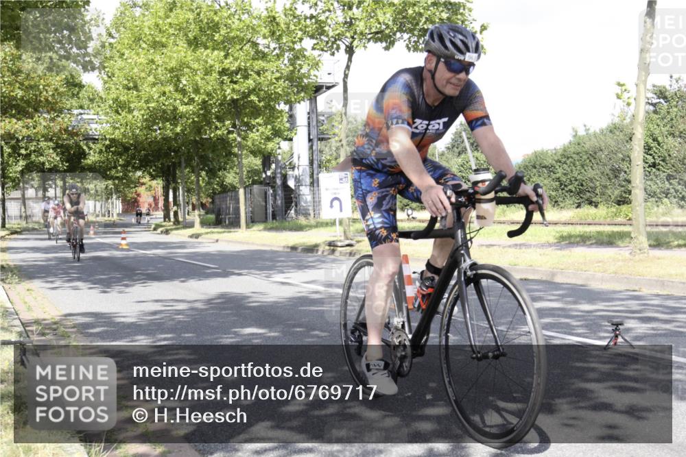 11.08.2024 - GEWOBA Citytriathlon Bremen H.Heesch http://msf.ph/oto/6769717 11.08.2024 11:50:44 Radfahren 741, 748, 783, 963, 966, 992, 1021, 1027 meine-sportfotos.de