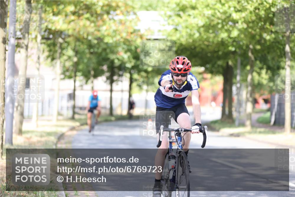 11.08.2024 - GEWOBA Citytriathlon Bremen H.Heesch http://msf.ph/oto/6769723 11.08.2024 10:43:29 Radfahren 2, 6, 17, 108 meine-sportfotos.de