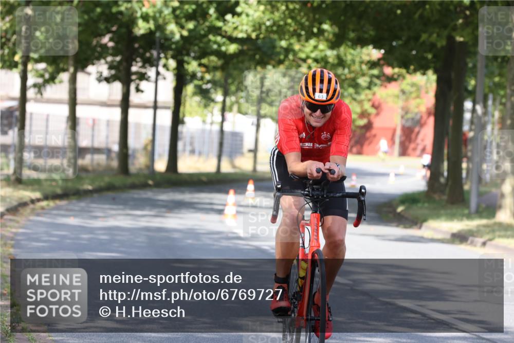 11.08.2024 - GEWOBA Citytriathlon Bremen H.Heesch http://msf.ph/oto/6769727 11.08.2024 10:32:33 Radfahren 63 meine-sportfotos.de