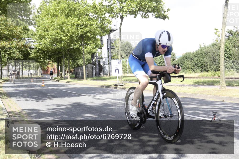 11.08.2024 - GEWOBA Citytriathlon Bremen H.Heesch http://msf.ph/oto/6769728 11.08.2024 11:51:00 Radfahren 741, 742, 748, 783, 812, 892, 908, 934, 1021 meine-sportfotos.de