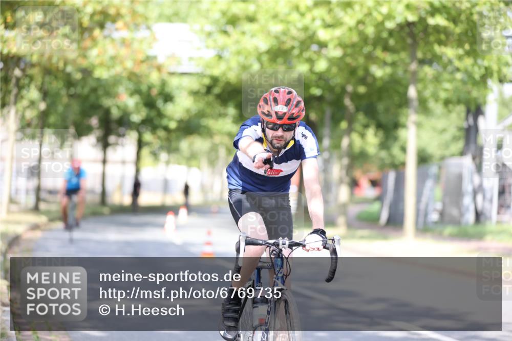 11.08.2024 - GEWOBA Citytriathlon Bremen H.Heesch http://msf.ph/oto/6769735 11.08.2024 10:43:29 Radfahren 2, 6, 17, 108 meine-sportfotos.de