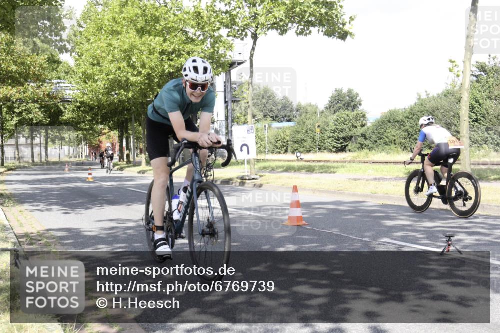 11.08.2024 - GEWOBA Citytriathlon Bremen H.Heesch http://msf.ph/oto/6769739 11.08.2024 11:51:08 Radfahren 742, 803, 812, 863, 892, 908, 934 meine-sportfotos.de