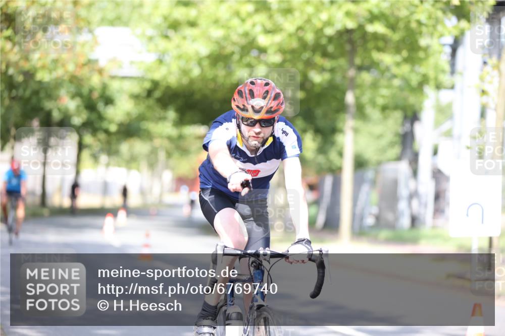 11.08.2024 - GEWOBA Citytriathlon Bremen H.Heesch http://msf.ph/oto/6769740 11.08.2024 10:43:29 Radfahren 2, 6, 17, 108 meine-sportfotos.de