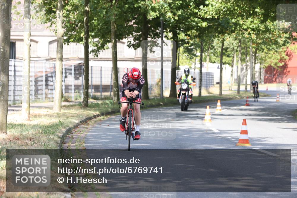 11.08.2024 - GEWOBA Citytriathlon Bremen H.Heesch http://msf.ph/oto/6769741 11.08.2024 10:33:09 Radfahren 46, 85 meine-sportfotos.de