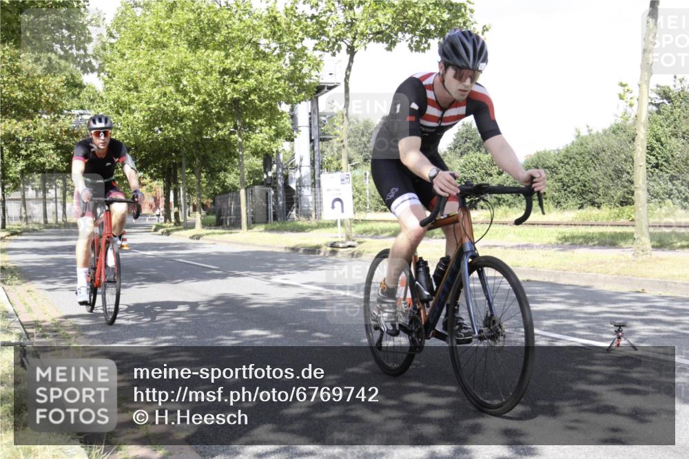 11.08.2024 - GEWOBA Citytriathlon Bremen H.Heesch http://msf.ph/oto/6769742 11.08.2024 11:51:19 Radfahren 742, 803, 863, 993 meine-sportfotos.de