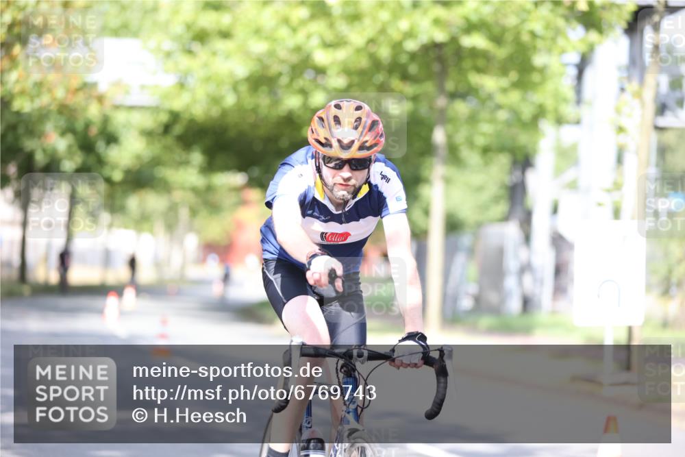 11.08.2024 - GEWOBA Citytriathlon Bremen H.Heesch http://msf.ph/oto/6769743 11.08.2024 10:43:29 Radfahren 2, 6, 17, 108 meine-sportfotos.de