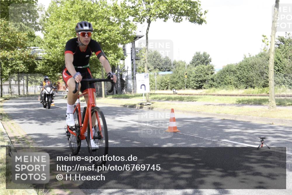 11.08.2024 - GEWOBA Citytriathlon Bremen H.Heesch http://msf.ph/oto/6769745 11.08.2024 11:51:20 Radfahren 742, 803, 863, 993 meine-sportfotos.de