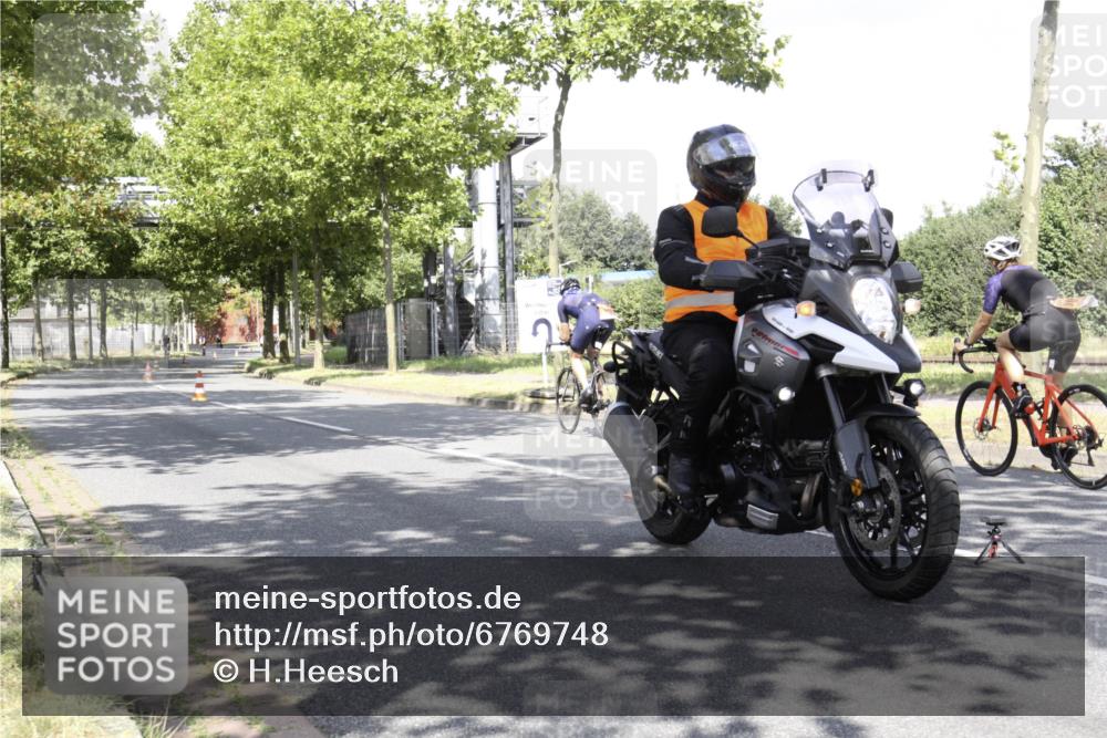 11.08.2024 - GEWOBA Citytriathlon Bremen H.Heesch http://msf.ph/oto/6769748 11.08.2024 11:51:21 Radfahren 742, 803, 863, 993 meine-sportfotos.de