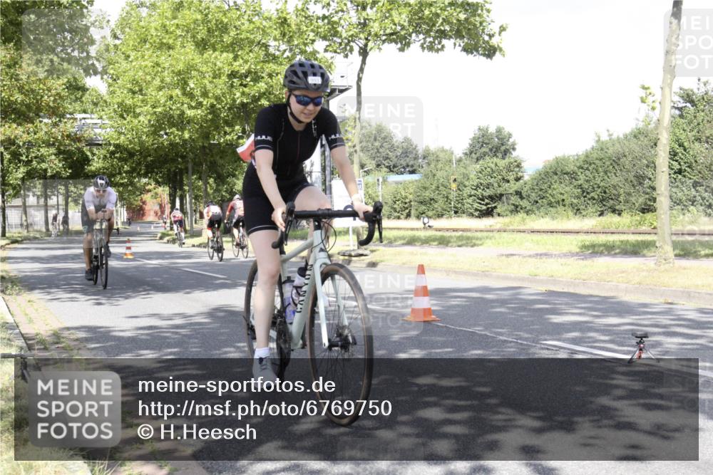 11.08.2024 - GEWOBA Citytriathlon Bremen H.Heesch http://msf.ph/oto/6769750 11.08.2024 11:51:32 Radfahren 793, 803, 863, 876, 993 meine-sportfotos.de