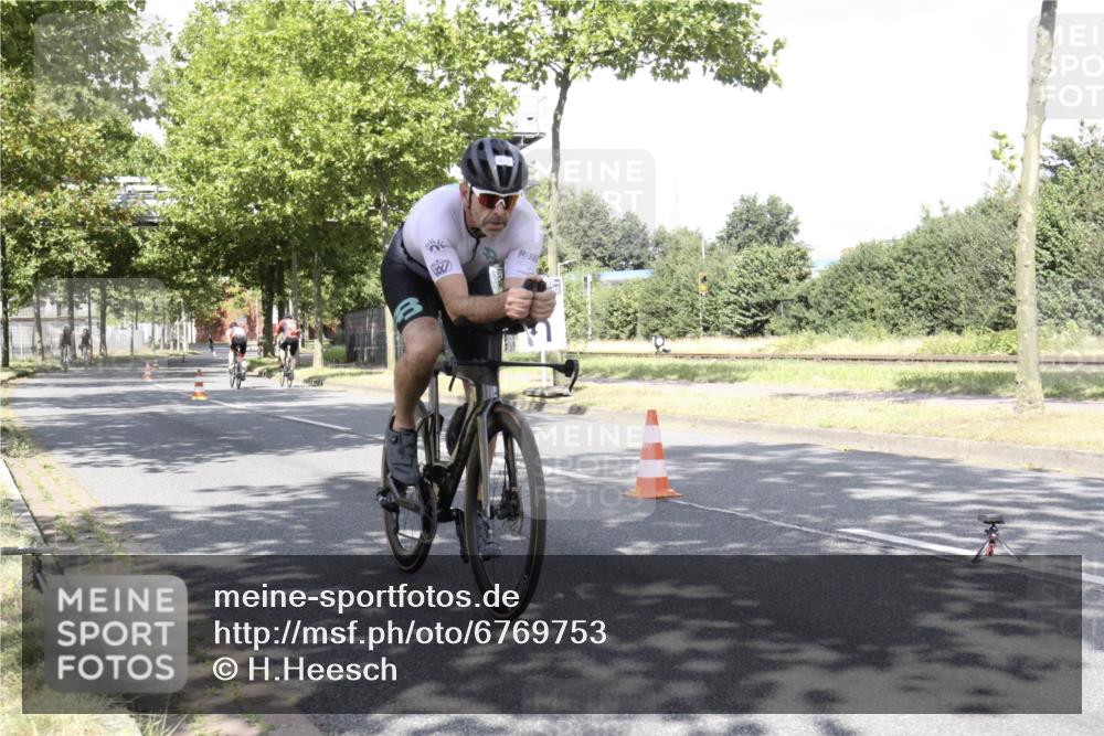 11.08.2024 - GEWOBA Citytriathlon Bremen H.Heesch http://msf.ph/oto/6769753 11.08.2024 11:51:33 Radfahren 793, 803, 863, 876, 993 meine-sportfotos.de