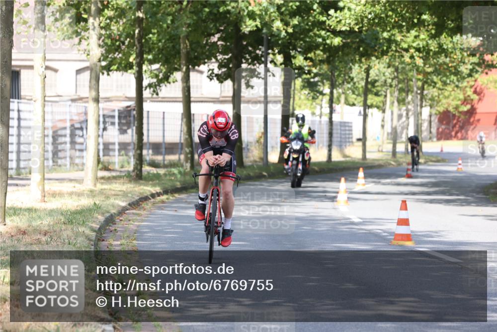 11.08.2024 - GEWOBA Citytriathlon Bremen H.Heesch http://msf.ph/oto/6769755 11.08.2024 10:33:09 Radfahren 46, 85 meine-sportfotos.de
