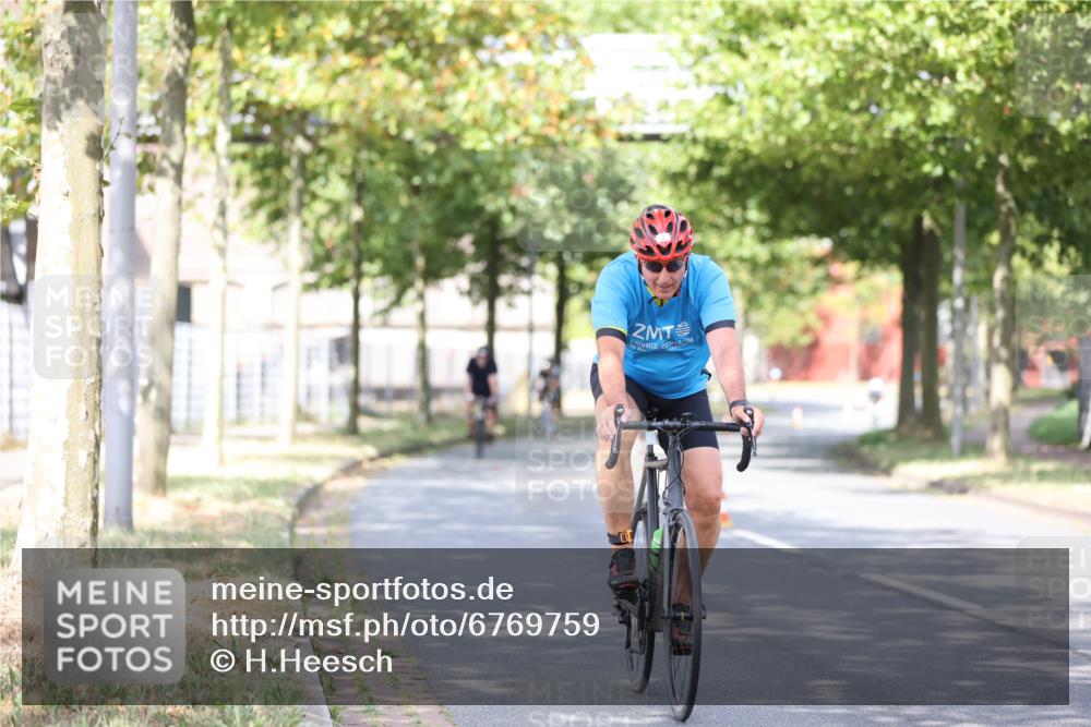 11.08.2024 - GEWOBA Citytriathlon Bremen H.Heesch http://msf.ph/oto/6769759 11.08.2024 10:43:32 Radfahren 2, 6, 17, 108 meine-sportfotos.de