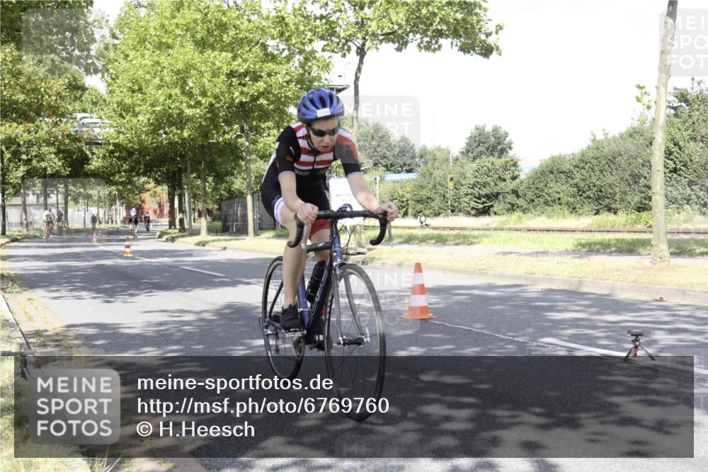 11.08.2024 - GEWOBA Citytriathlon Bremen H.Heesch http://msf.ph/oto/6769760 11.08.2024 11:51:49 Radfahren 793, 797, 817, 876, 988, 1034 meine-sportfotos.de