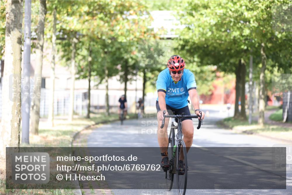11.08.2024 - GEWOBA Citytriathlon Bremen H.Heesch http://msf.ph/oto/6769762 11.08.2024 10:43:32 Radfahren 2, 6, 17, 108 meine-sportfotos.de