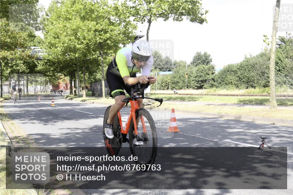 11.08.2024 - GEWOBA Citytriathlon Bremen H.Heesch http://msf.ph/oto/6769763 11.08.2024 11:51:53 Radfahren 743, 797, 817, 988, 1016, 1034 meine-sportfotos.de