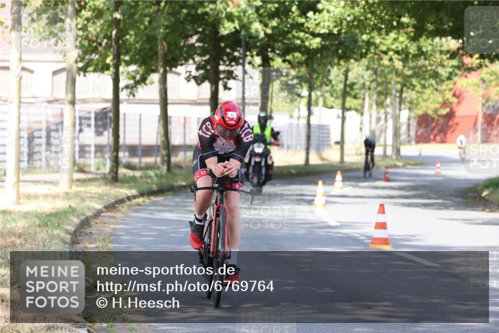 11.08.2024 - GEWOBA Citytriathlon Bremen H.Heesch http://msf.ph/oto/6769764 11.08.2024 10:33:09 Radfahren 46, 85 meine-sportfotos.de