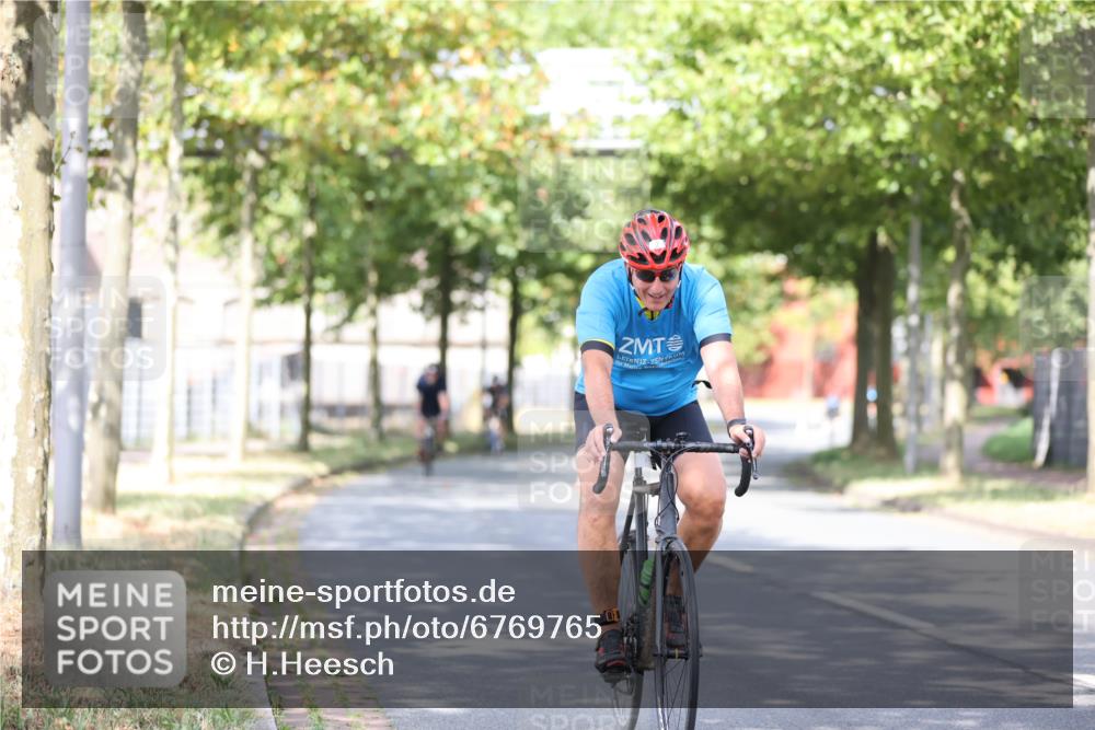 11.08.2024 - GEWOBA Citytriathlon Bremen H.Heesch http://msf.ph/oto/6769765 11.08.2024 10:43:32 Radfahren 2, 6, 17, 108 meine-sportfotos.de