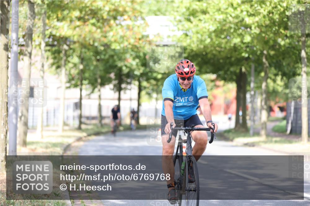 11.08.2024 - GEWOBA Citytriathlon Bremen H.Heesch http://msf.ph/oto/6769768 11.08.2024 10:43:32 Radfahren 2, 6, 17, 108 meine-sportfotos.de