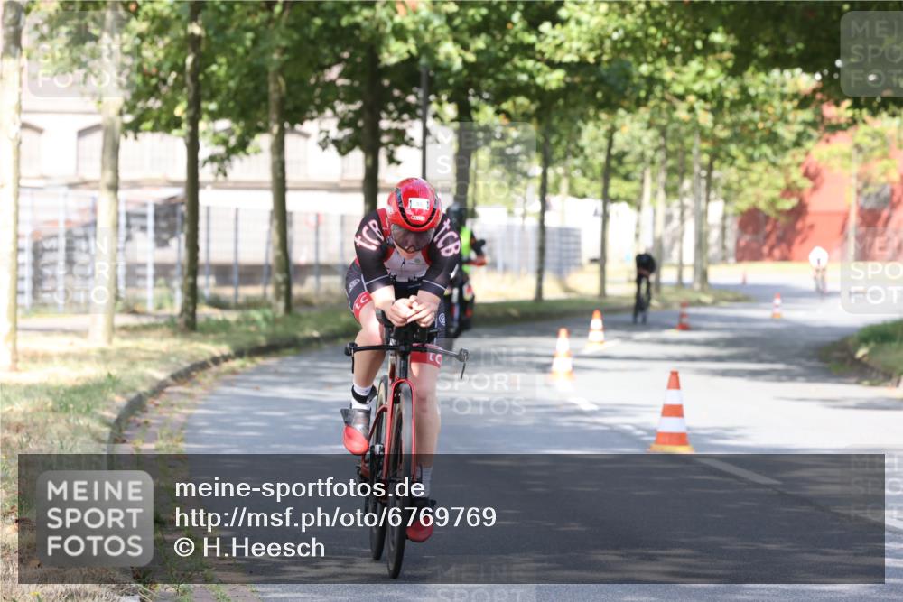 11.08.2024 - GEWOBA Citytriathlon Bremen H.Heesch http://msf.ph/oto/6769769 11.08.2024 10:33:10 Radfahren 46, 85 meine-sportfotos.de