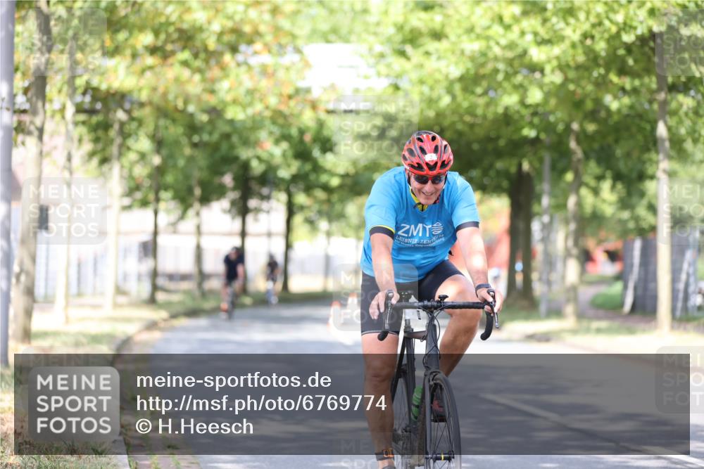11.08.2024 - GEWOBA Citytriathlon Bremen H.Heesch http://msf.ph/oto/6769774 11.08.2024 10:43:32 Radfahren 2, 6, 17, 108 meine-sportfotos.de