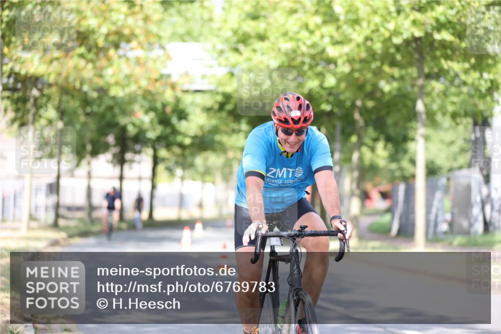 11.08.2024 - GEWOBA Citytriathlon Bremen H.Heesch http://msf.ph/oto/6769783 11.08.2024 10:43:32 Radfahren 2, 6, 17, 108 meine-sportfotos.de