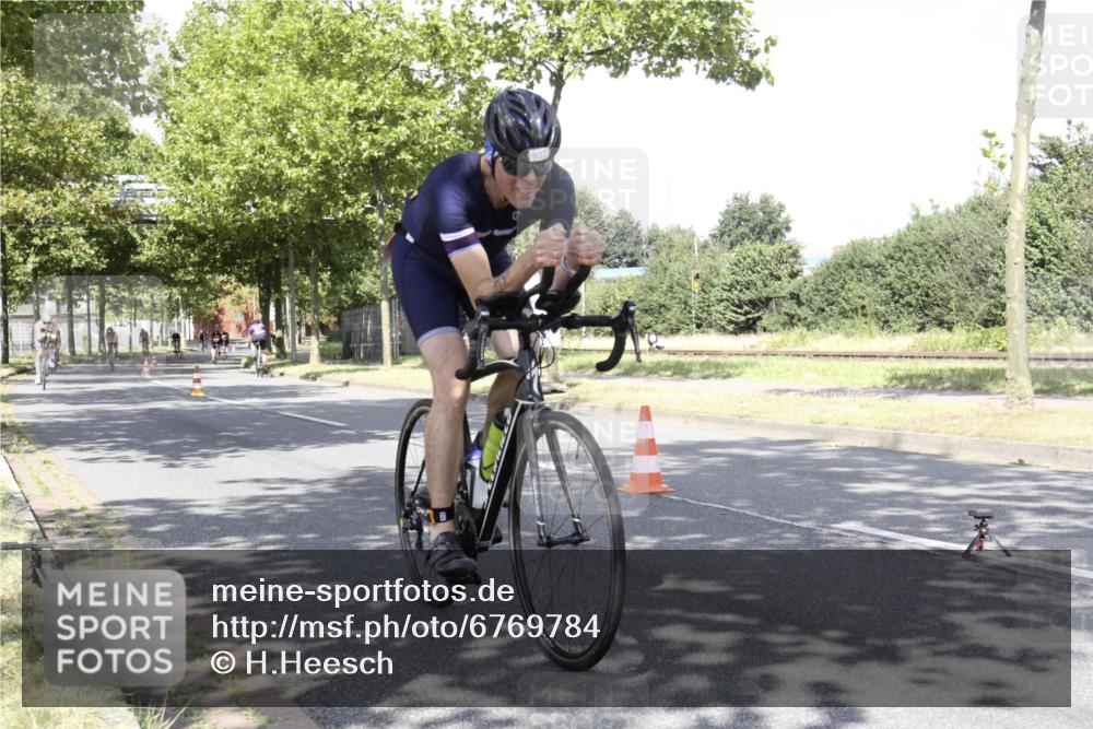 11.08.2024 - GEWOBA Citytriathlon Bremen H.Heesch http://msf.ph/oto/6769784 11.08.2024 11:52:12 Radfahren 743, 762, 794, 818, 889, 932, 945, 1016, 1017 meine-sportfotos.de