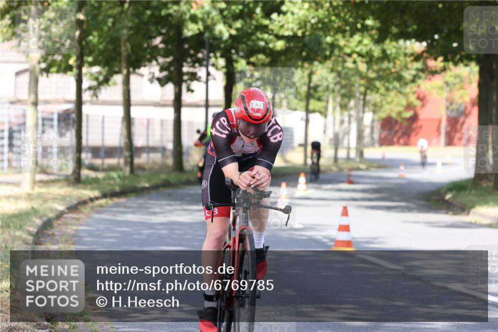 11.08.2024 - GEWOBA Citytriathlon Bremen H.Heesch http://msf.ph/oto/6769785 11.08.2024 10:33:10 Radfahren 46, 85 meine-sportfotos.de