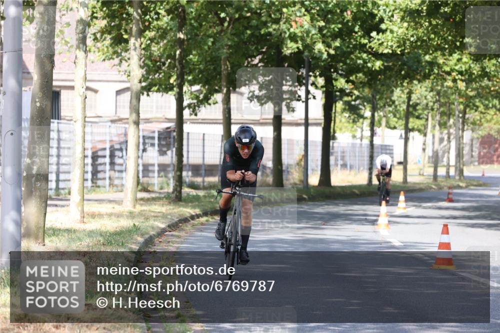 11.08.2024 - GEWOBA Citytriathlon Bremen H.Heesch http://msf.ph/oto/6769787 11.08.2024 10:33:15 Radfahren 46, 85 meine-sportfotos.de