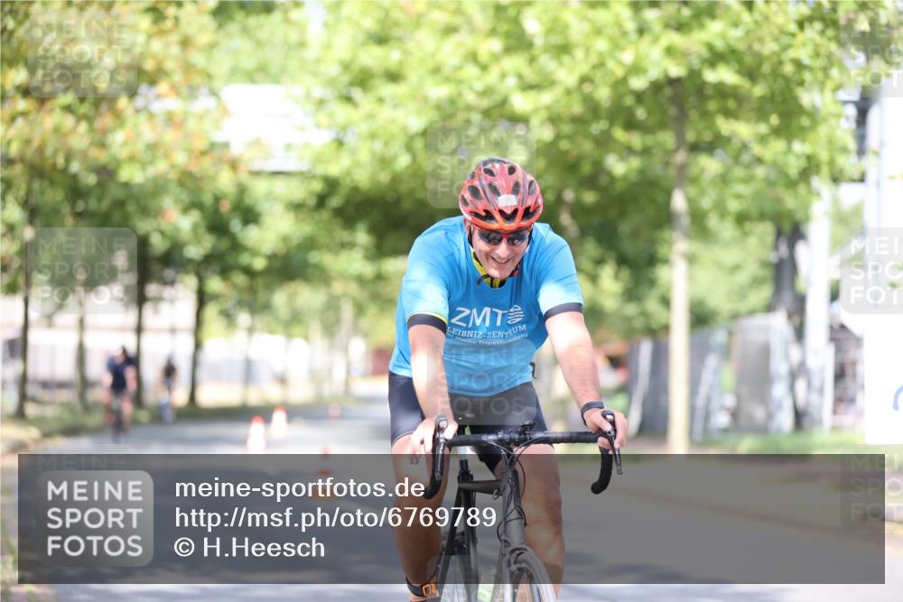 11.08.2024 - GEWOBA Citytriathlon Bremen H.Heesch http://msf.ph/oto/6769789 11.08.2024 10:43:32 Radfahren 2, 6, 17, 108 meine-sportfotos.de