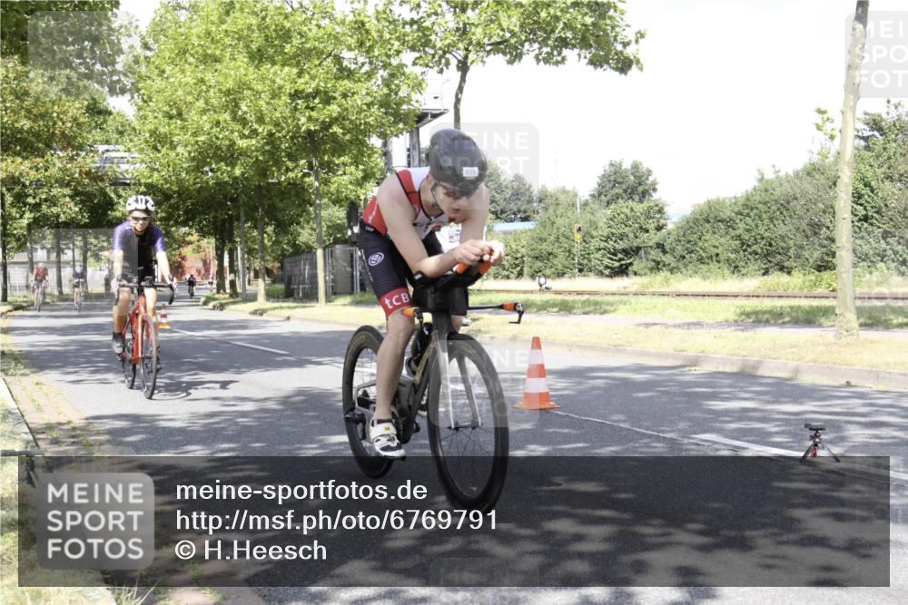 11.08.2024 - GEWOBA Citytriathlon Bremen H.Heesch http://msf.ph/oto/6769791 11.08.2024 11:52:16 Radfahren 743, 745, 762, 794, 818, 889, 932, 945, 1016, 1017 meine-sportfotos.de