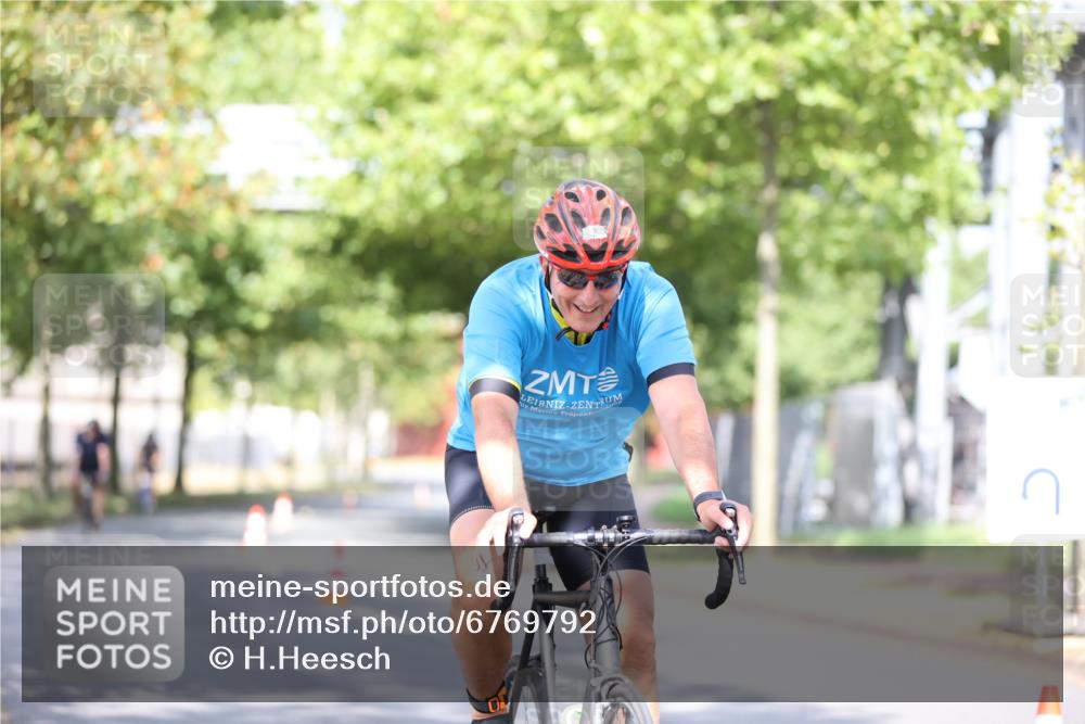 11.08.2024 - GEWOBA Citytriathlon Bremen H.Heesch http://msf.ph/oto/6769792 11.08.2024 10:43:32 Radfahren 2, 6, 17, 108 meine-sportfotos.de
