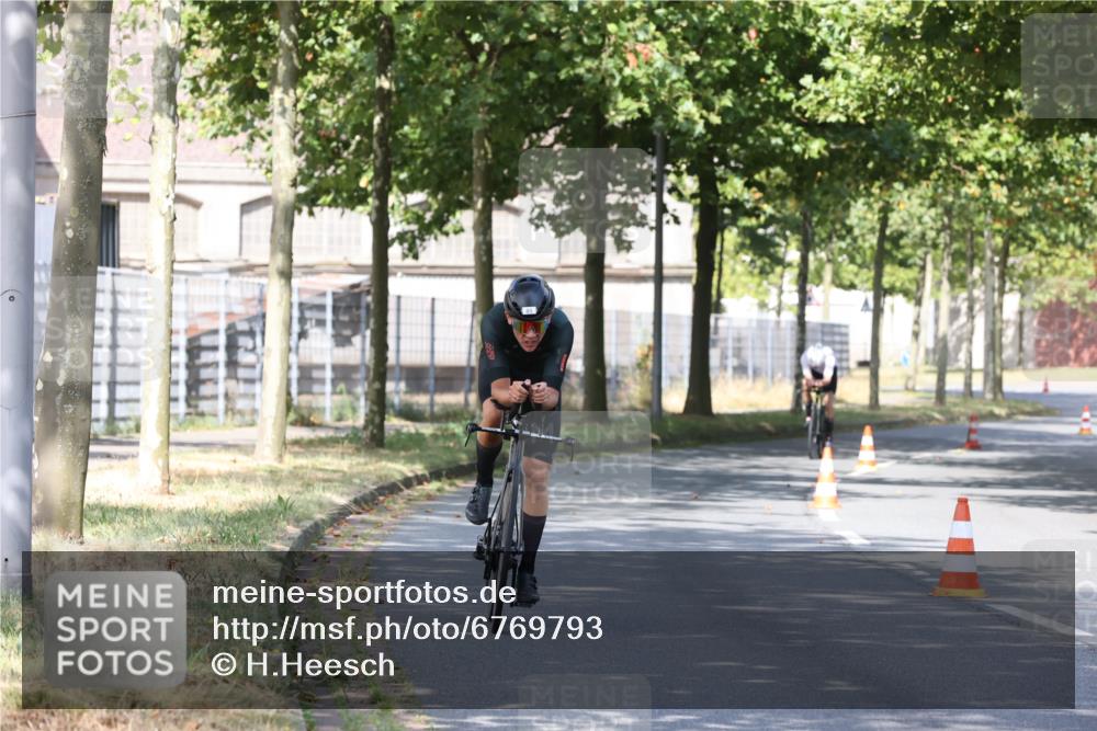 11.08.2024 - GEWOBA Citytriathlon Bremen H.Heesch http://msf.ph/oto/6769793 11.08.2024 10:33:15 Radfahren 46, 85 meine-sportfotos.de