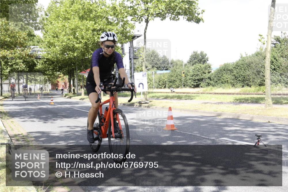 11.08.2024 - GEWOBA Citytriathlon Bremen H.Heesch http://msf.ph/oto/6769795 11.08.2024 11:52:16 Radfahren 743, 745, 762, 794, 818, 889, 932, 945, 1016, 1017 meine-sportfotos.de