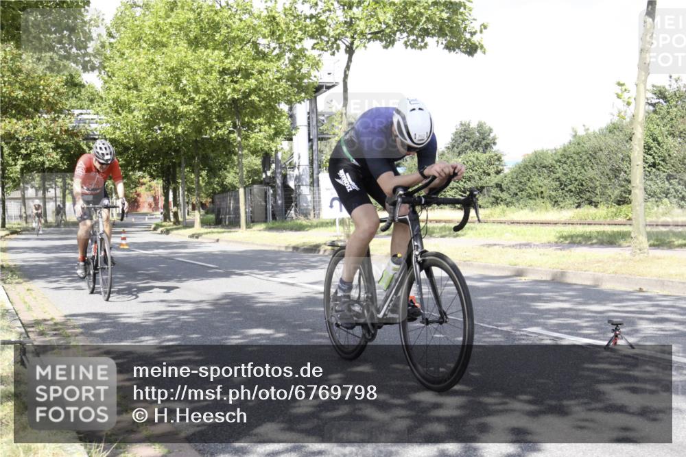 11.08.2024 - GEWOBA Citytriathlon Bremen H.Heesch http://msf.ph/oto/6769798 11.08.2024 11:52:19 Radfahren 745, 762, 794, 818, 889, 932, 945, 1017 meine-sportfotos.de