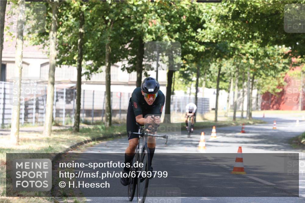 11.08.2024 - GEWOBA Citytriathlon Bremen H.Heesch http://msf.ph/oto/6769799 11.08.2024 10:33:16 Radfahren 46, 85 meine-sportfotos.de