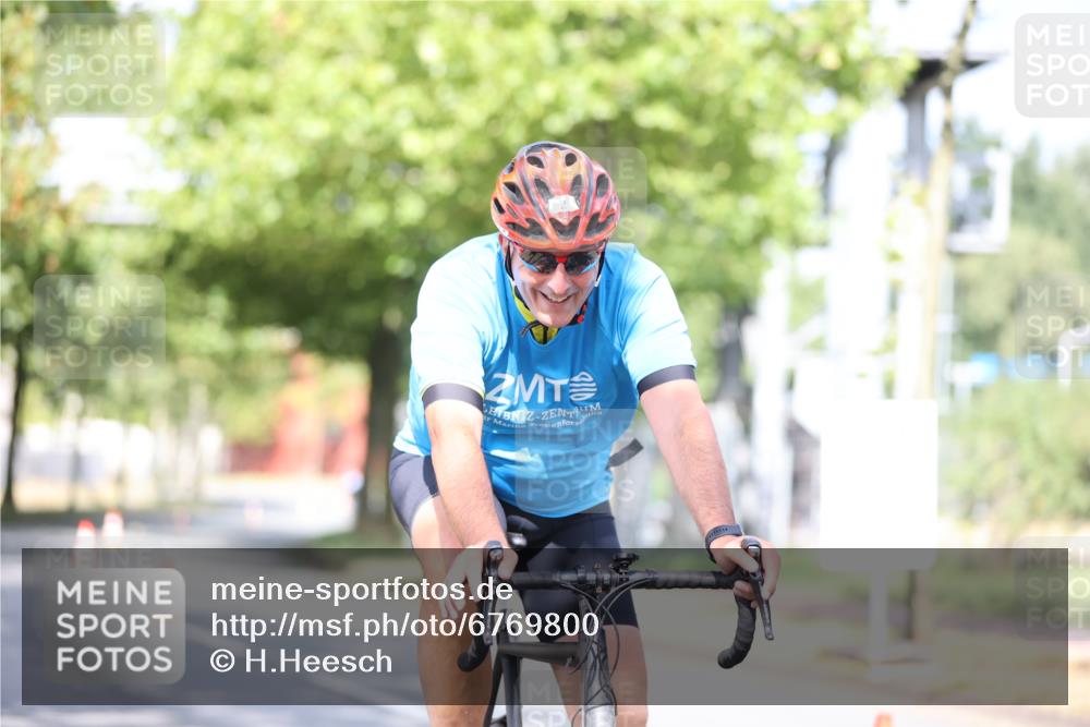 11.08.2024 - GEWOBA Citytriathlon Bremen H.Heesch http://msf.ph/oto/6769800 11.08.2024 10:43:32 Radfahren 2, 6, 17, 108 meine-sportfotos.de