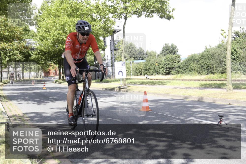 11.08.2024 - GEWOBA Citytriathlon Bremen H.Heesch http://msf.ph/oto/6769801 11.08.2024 11:52:20 Radfahren 745, 762, 794, 818, 889, 932, 945, 1017 meine-sportfotos.de
