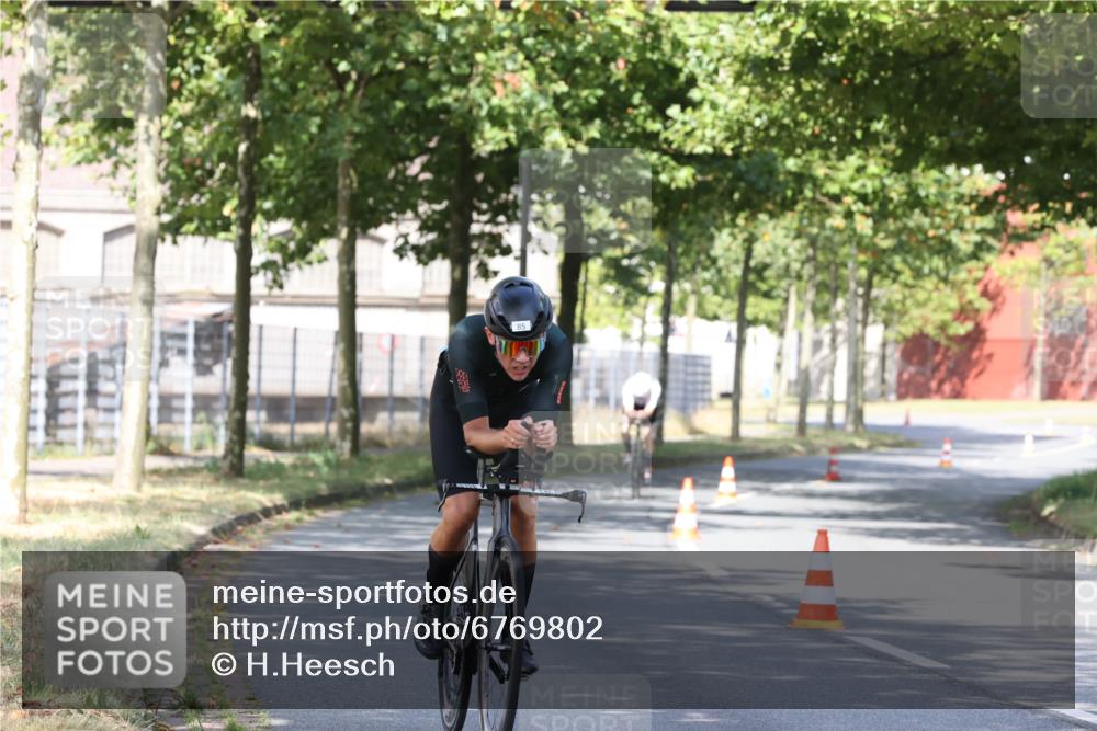 11.08.2024 - GEWOBA Citytriathlon Bremen H.Heesch http://msf.ph/oto/6769802 11.08.2024 10:33:16 Radfahren 46, 85 meine-sportfotos.de